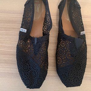 Black Crochet Toms Slip Ons (8.5 W, LIKE NEW)